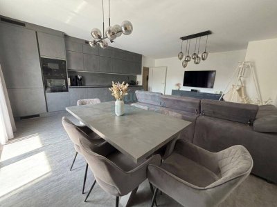 Frisch modernisierte 4-Zimmer-Wohnung mit 2 Balkonen in Liebenau