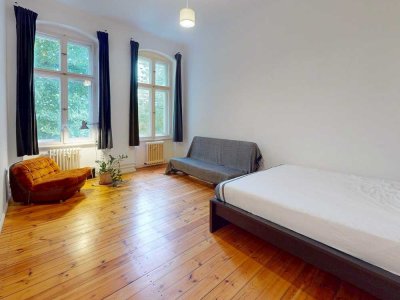Helle Altbauwohnung mit ca. 36 m² im beliebten Schillerkiez