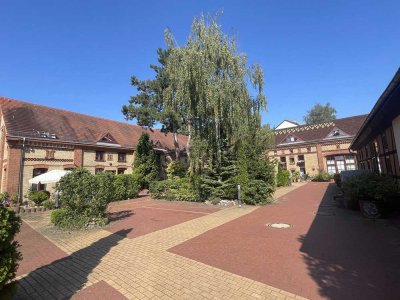 SAMSTAG (7.3.): Auch als WG nutzbar - im historischen Gutshof Alt Buckow