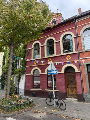 Reserviert ! Sechzigviertel ! Äußerst charmanter Nippeser Denkmal-Unikat mit Garten!