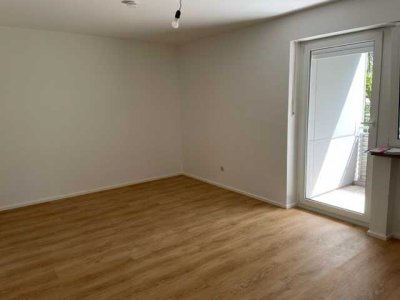 Bitte Mail-Anfragen: Nettes Appartement mit Balkon, uninah