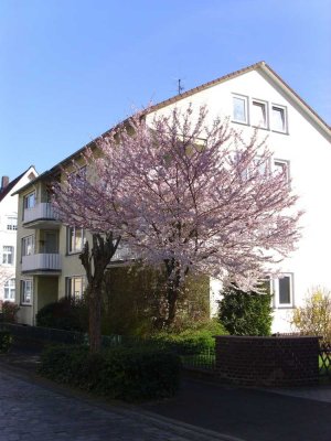 Bad Oeynhausen: Ruhig gelegene 2-Zimmer-Wohnung, DG, Keller, auf Wunsch mit Garage in Kurparknähe