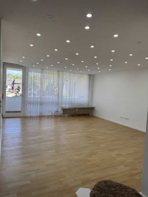 Exklusive, vollst. renovierte 3-Raum-Wohnung mit geh. Innenausstattung mit Balkon