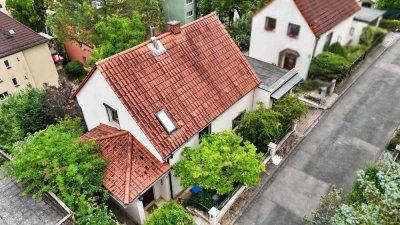 Ruhiges Einfamilienhaus mit Garten und Garage
- reserviert -