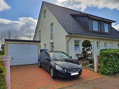 Junge Doppelhaushälfte mit Garten, Garage und Extras / nahe Reinfeld