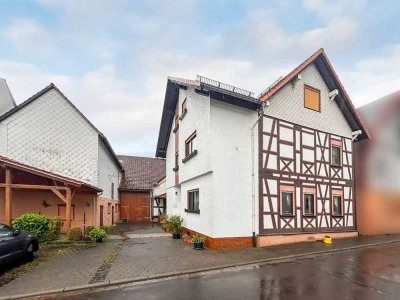 Charmantes Einfamilienhaus mit historischem Fachwerk und großem Platzangebot in Schotten