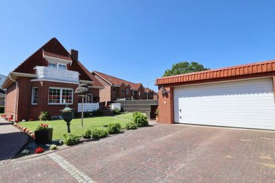 Großzügiges Einfamilienhaus + vermietete Doppelhaushälfte in Henstedt-Ulzburg