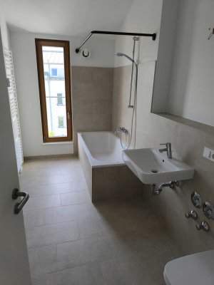 Zwei-Zimmer-Neubauwohnung mit Balkon in Wolfratshausen