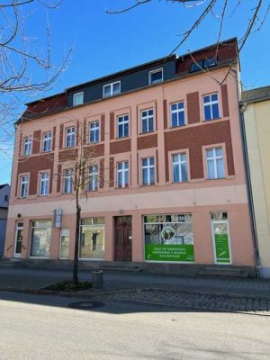 Großzügige 2-Zimmer-Wohnung im Seitenflügel zu vermieten!