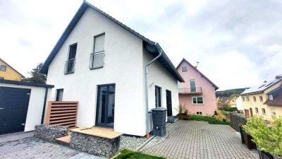 Modernes, energieeffizientes Zuhause mit Aussicht in ruhiger Lage