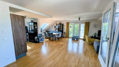 Große und verkehrsgünstige 4,5-Zimmer DG-Whg. mit hochwertiger Ausstattung, Dachbalkon und Garage