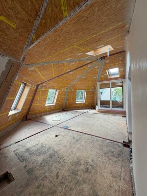 Sehr schöne Wohnung im DG in einem sehr schönem  Haus an der Theresienwiese