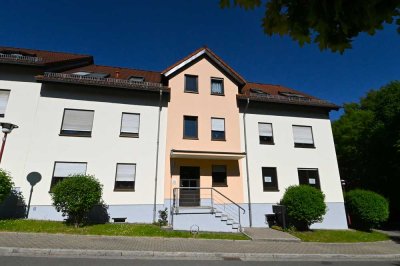3-Raum-Wohnung mit Terrasse, Tageslichtbad und Stellplatz im Grünen