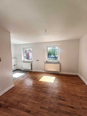 Teilrenovierte helle 4 Zimmer Wohnung