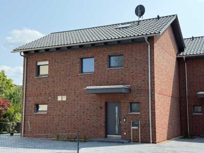 "Schöner Wohnen" - Erstbezug eines neuen EFH mit Solar, Speicher, Wärmepumpe und Wallbox