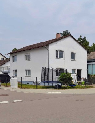 Vielseitiges, modernisiertes Zweifamilienhaus mit großem Potenzial in zentraler Lage