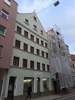 Großzügiges Mehrfamilienhaus mit 14 Zimmern in Augsburgs Innenstadt