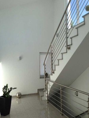 Exklusive 154qm Komfortwohnung im 2 Fam.Haus mit neuer  Wärmepumpe + 70qm Dachterrasse