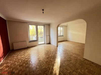 KAUF - Ruhige 3-Zimmer Wohnung mit 2 kleinen Balkonen, Grünblick und Garagenplatz optional - Sanierungsbedarf