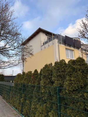 Provisionsfrei für Käufer - energieeff. Reihenendhaus in Alt-Hohenschönhausen mit zwei Stellplätzen