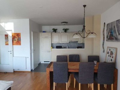 Stilvolle, vollständig renovierte 1,5-Zimmer-Wohnung mit EBK in Deggendorf