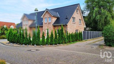 Stilvolle Doppelhaushälfte KFW-40 energieeffizient und familienfreundlich