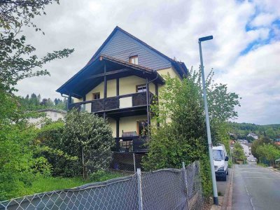 *Für Kapitalanleger, oder Selbstnutzer* 2-3 Familienhaus mit Doppelgarage in ruhiger Lage