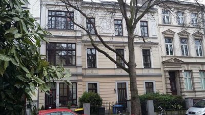 Restaurierter Stilaltbau: 4-Zimmer-Wohnung mit Balkon in der Bonner-Südstadt