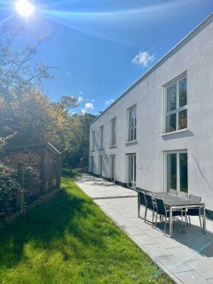 Hochwertige Terrassenwohnung (3 Zi, neuw. Küche, kl.Garten, Wald)