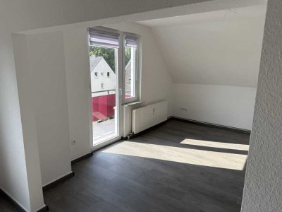 Helle Dachgeschoss-Maisonette-Wohnung im frisch sanierten 4-Parteien-Haus