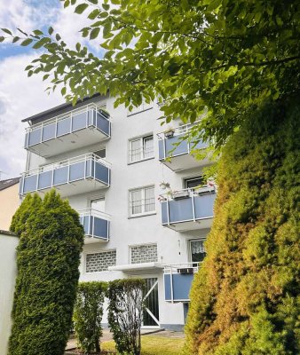 Großzügige renovierte Dachgeschosswohnung mit Charme