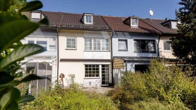 Großzügiges Reihenmittelhaus mit sonniger Terrasse, Garten und viel Potenzial