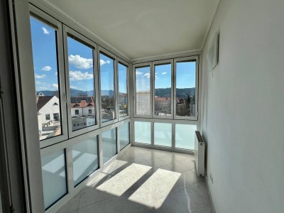 Großzügige 5-Zimmer-Maisonette mit Wintergarten &amp; Kamin in Toplage