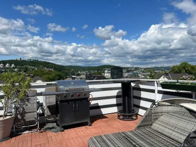 Exklusive, gepflegte 4-Raum-DG-Wohnung mit Blick über ganz Siegen und EBK
