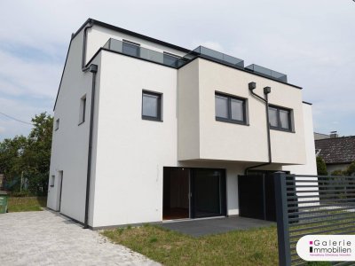 Erstbezug: Sehr schöne, helle und ruhige Doppelhaushälfte (links) mit 4 Zimmern, Eigengarten und Panoramablick-Dachterrasse!