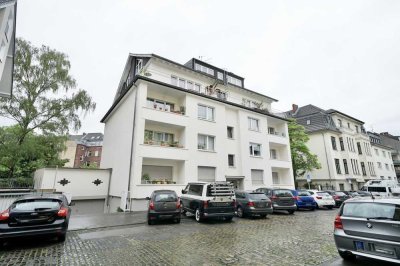 Sanierte Wohnung in toller Lage von Lindenthal/ Garage & 2 Balkone