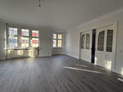 KURZ vor FERTIGSTELLUNG! Stilvoll, großzügig und FRISCH saniert - 4-R-WHG mit Balkon!