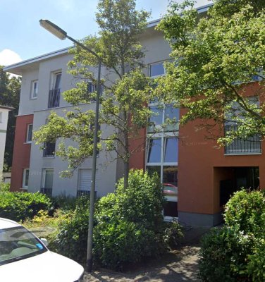 Helle und geräumige Wohnung in ruhiger Lage und Parknähe