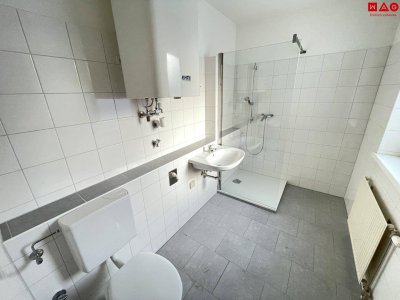 Schnäppchen! Super Singlewohnung mit Balkon, Carport oder Parkplatz!