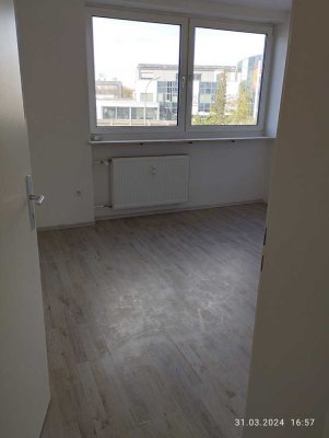 Helle 3-Zimmer-Wohnung mit Balkon und Einbauküche im 1. OG in Ingolstadt Nordost