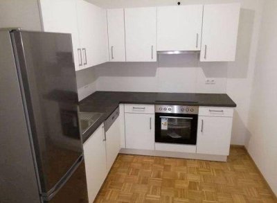 Sanierter 3 ZIMMER-NEUBAU + ruhiger West-Balkon + extra Küche neu möbliert + Lift + vorletzter Stock