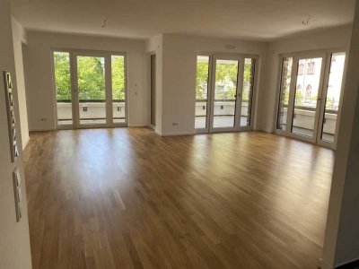 Helle, moderne 3 bis 4 Zimmer-Wohnung