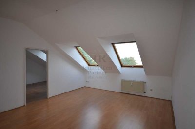 Schöne und gemütliche Wohnung im DG !