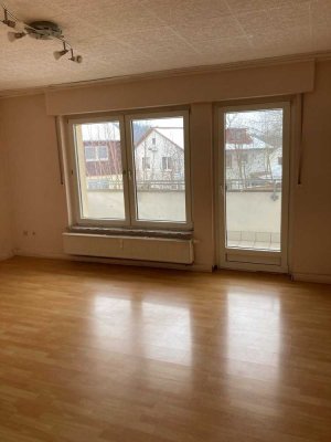 schöne 4 Zimmer Wohnung mit Balkon