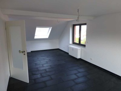Attraktive und vollst. renovierte 2-Raum-Dachgeschosswohnung mit geh. Innenausstattung in Wassenberg