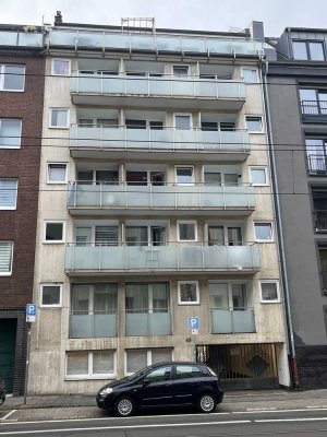 Renovierte 2,5-Zimmer Wohnung im EG in Düsseldorf Unterbilk