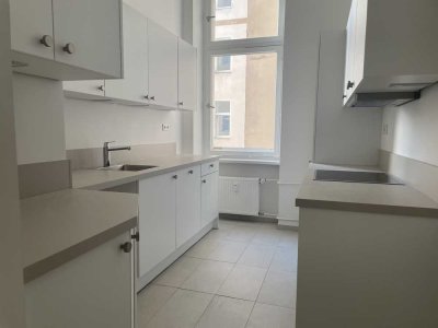 umfassend sanierte 5 Zimmer Wohnung mit EBK, Wannenbad und Gäste-WC