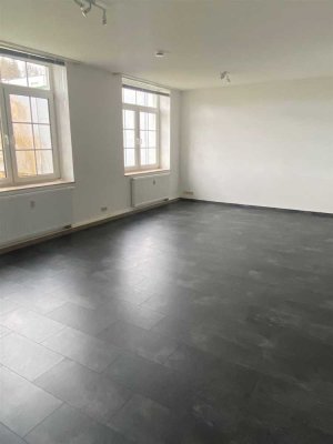 Sehr schöne 2-Zimmer mit EBK und geräumigem Wohnzimmer!