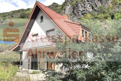 Zwischen Weinbergen und Ahr: Freistehendes Familienhaus mit Gestaltungsspielraum