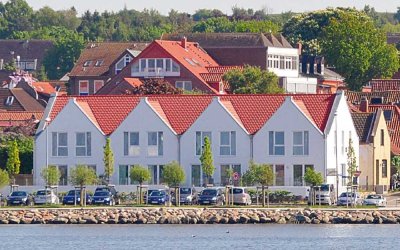 Modernes Reihenhaus zwischen Altstadt und Badestrand